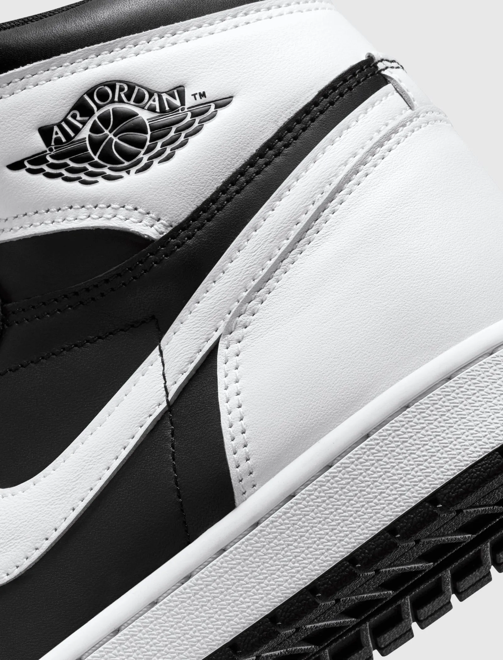 AIR JORDAN 1 RETRO HIGH OG "BLACK/WHITE"