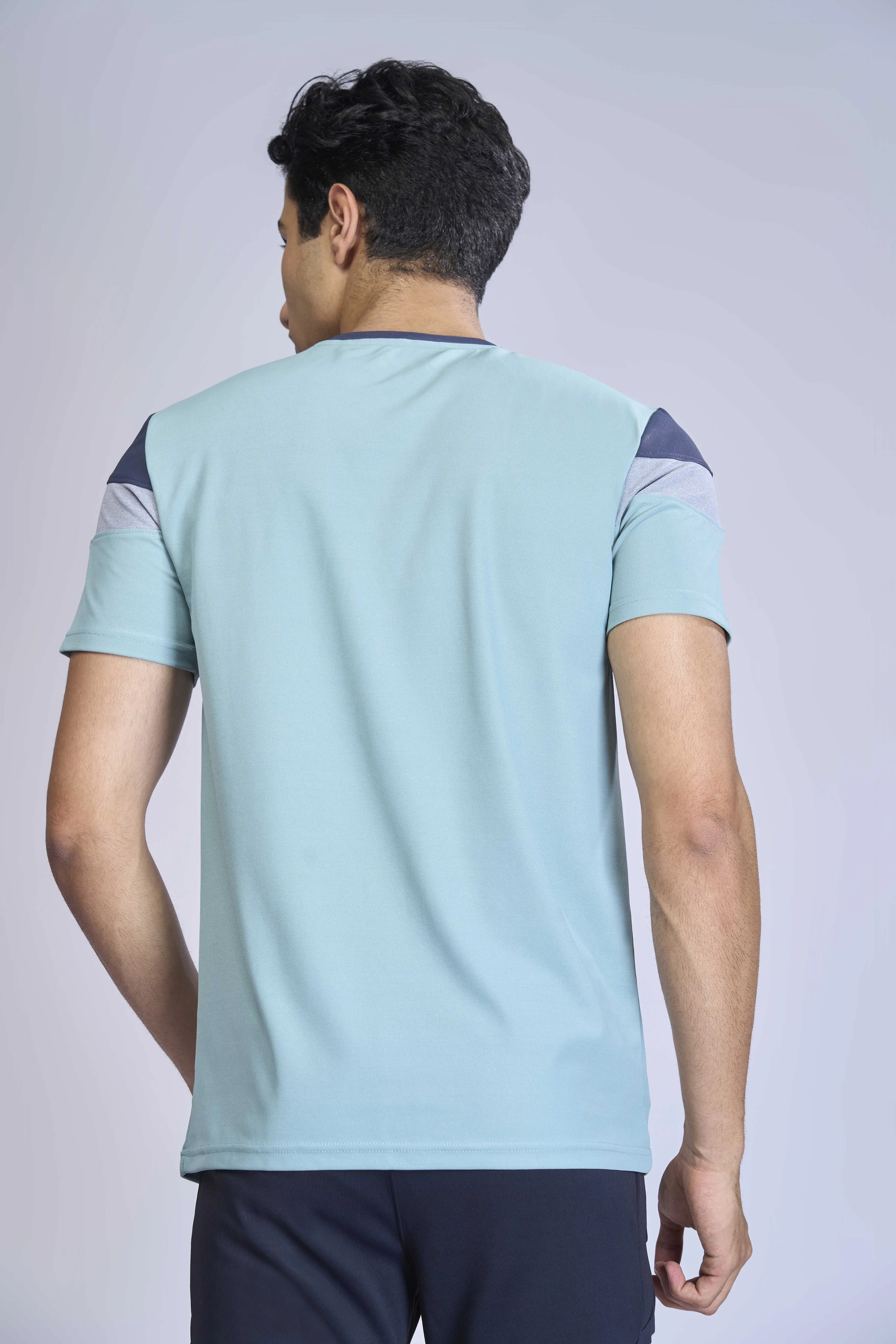 Men Colorblock Slim Fit Crew Neck T-shirt with MATPIQ