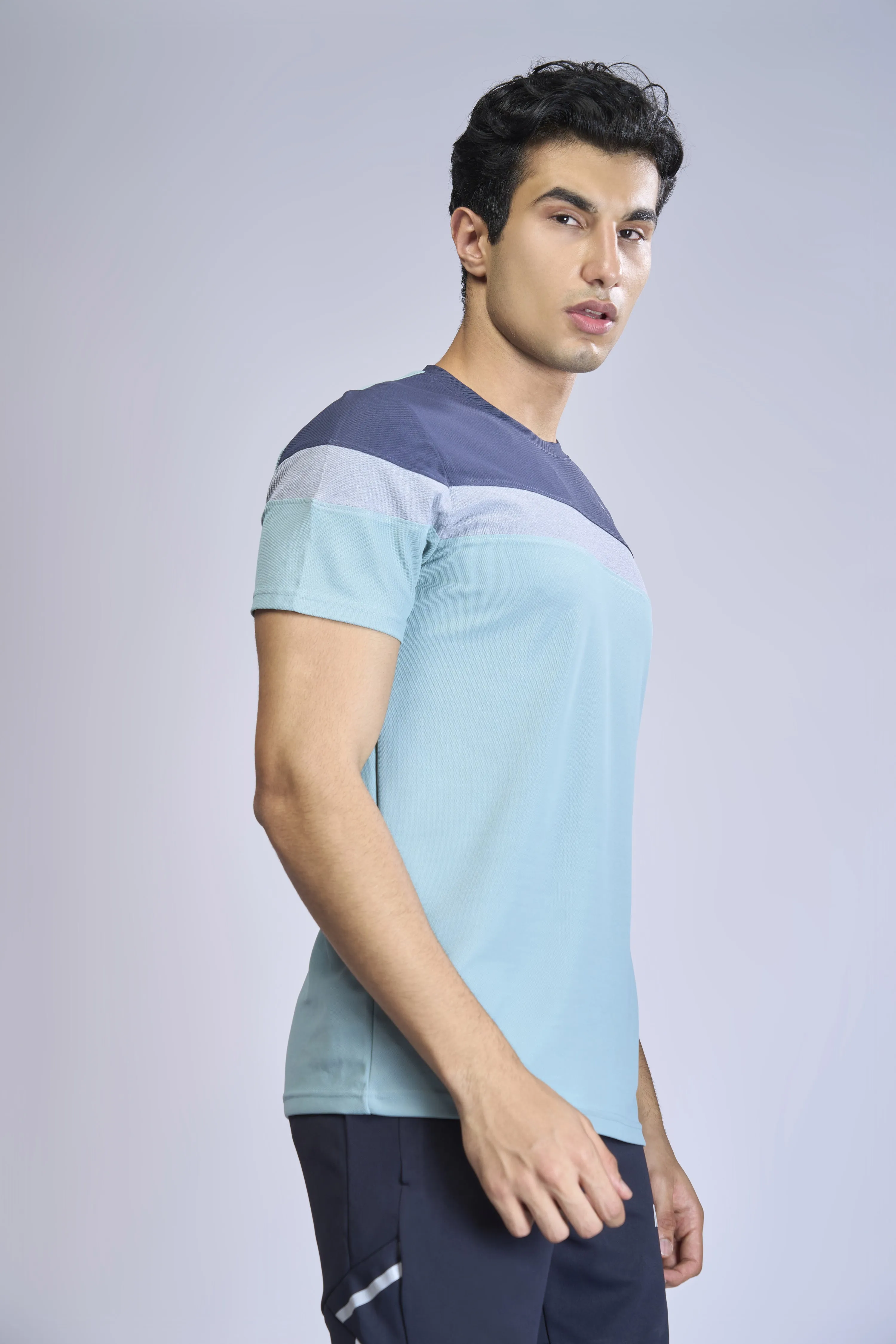 Men Colorblock Slim Fit Crew Neck T-shirt with MATPIQ