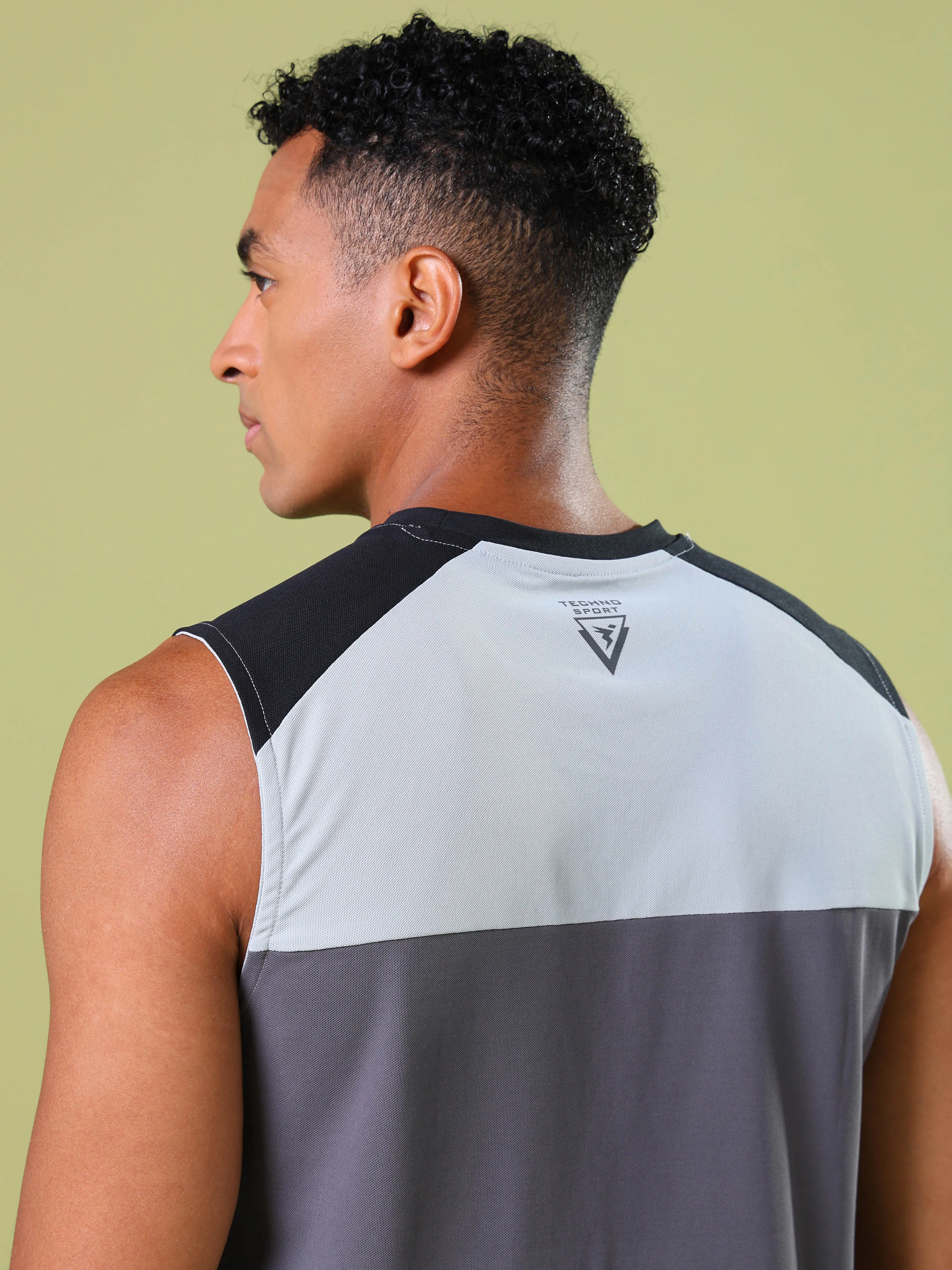 Men Colorblock Slim Fit Round Neck Sports Innerwear Vest with MATPIQ