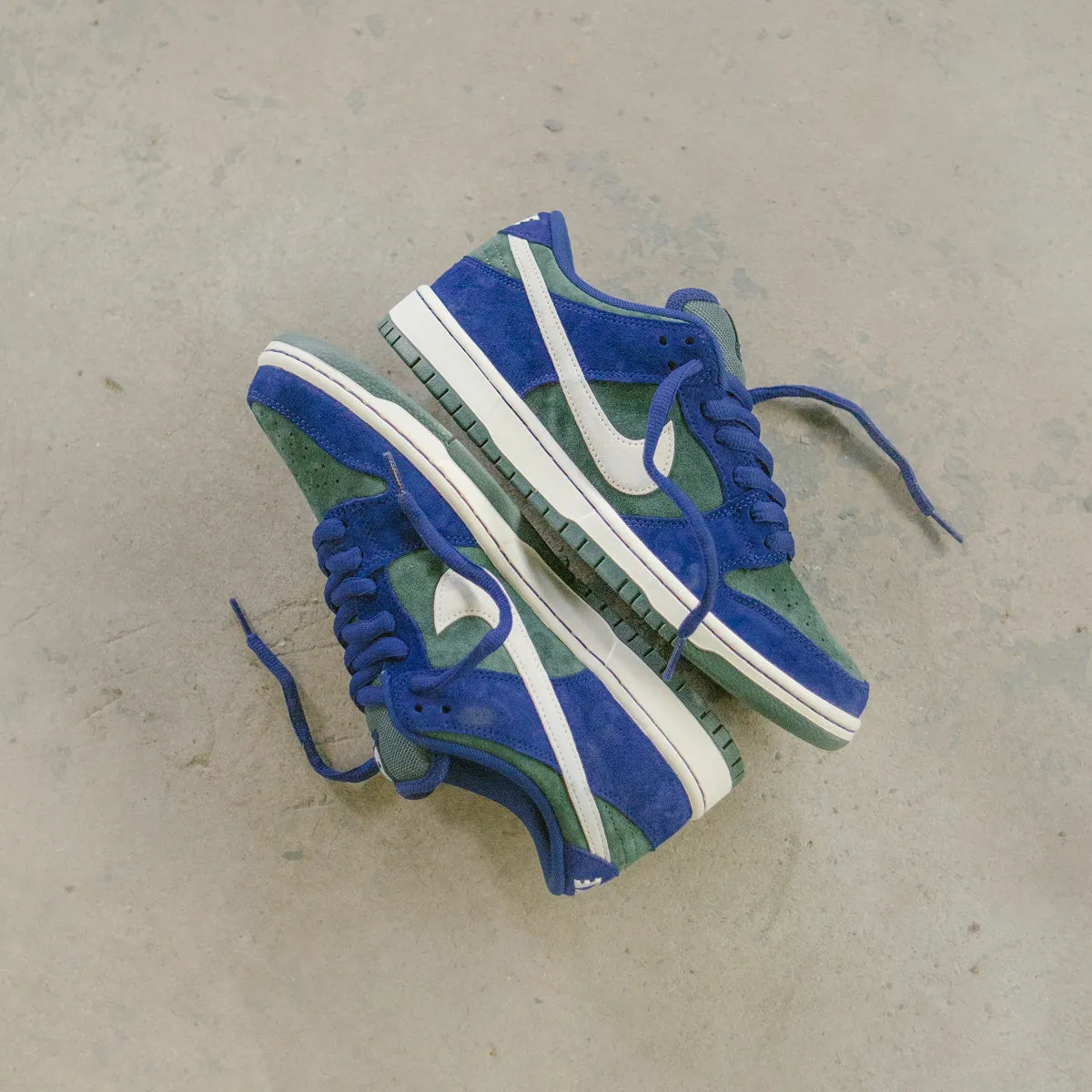 Nike SB Dunk Low Pro 'Wildcard' Shoes - Deep Royal Blue / Sail - Vintage Green