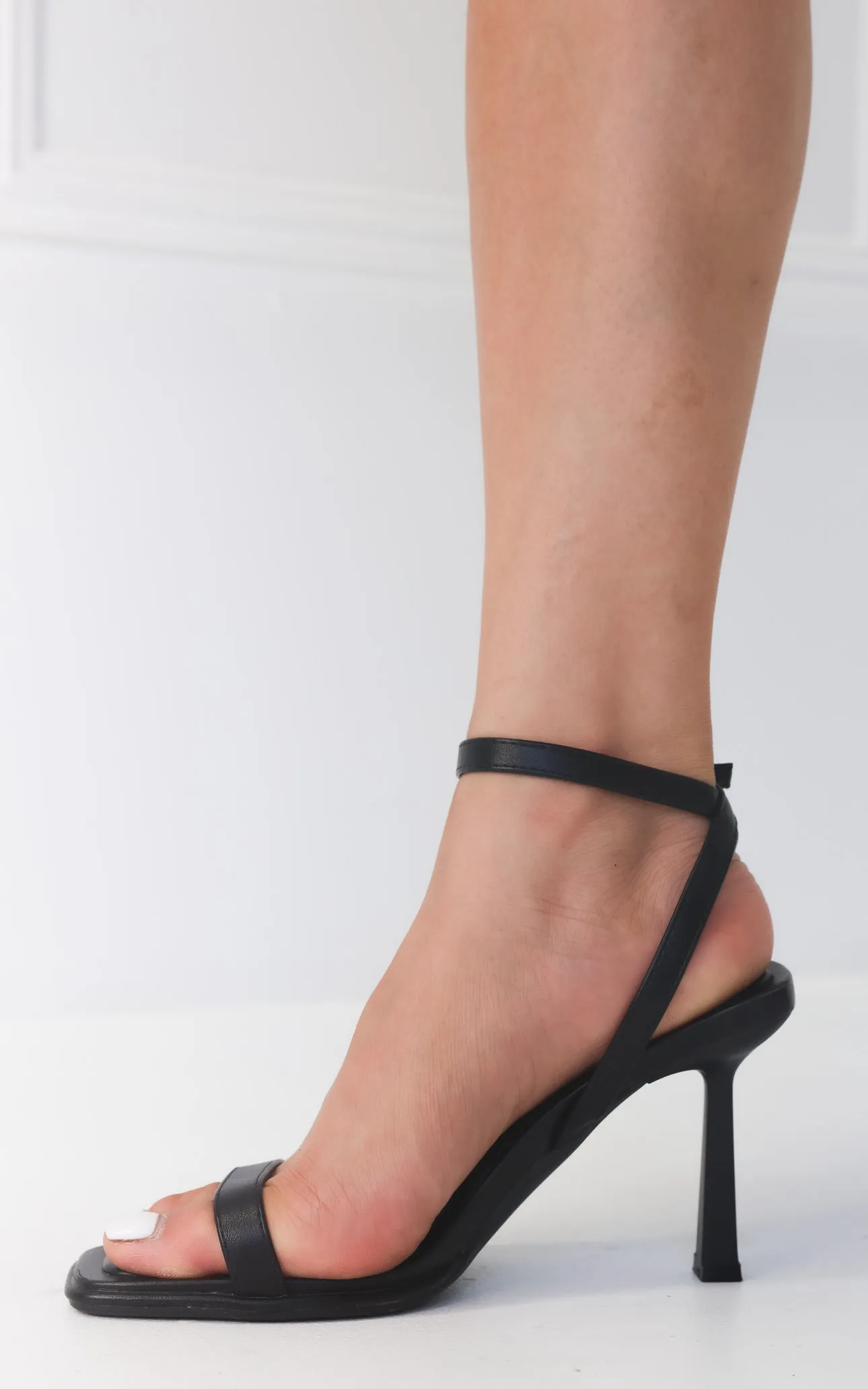 (Preorder) Niya Heels - Black