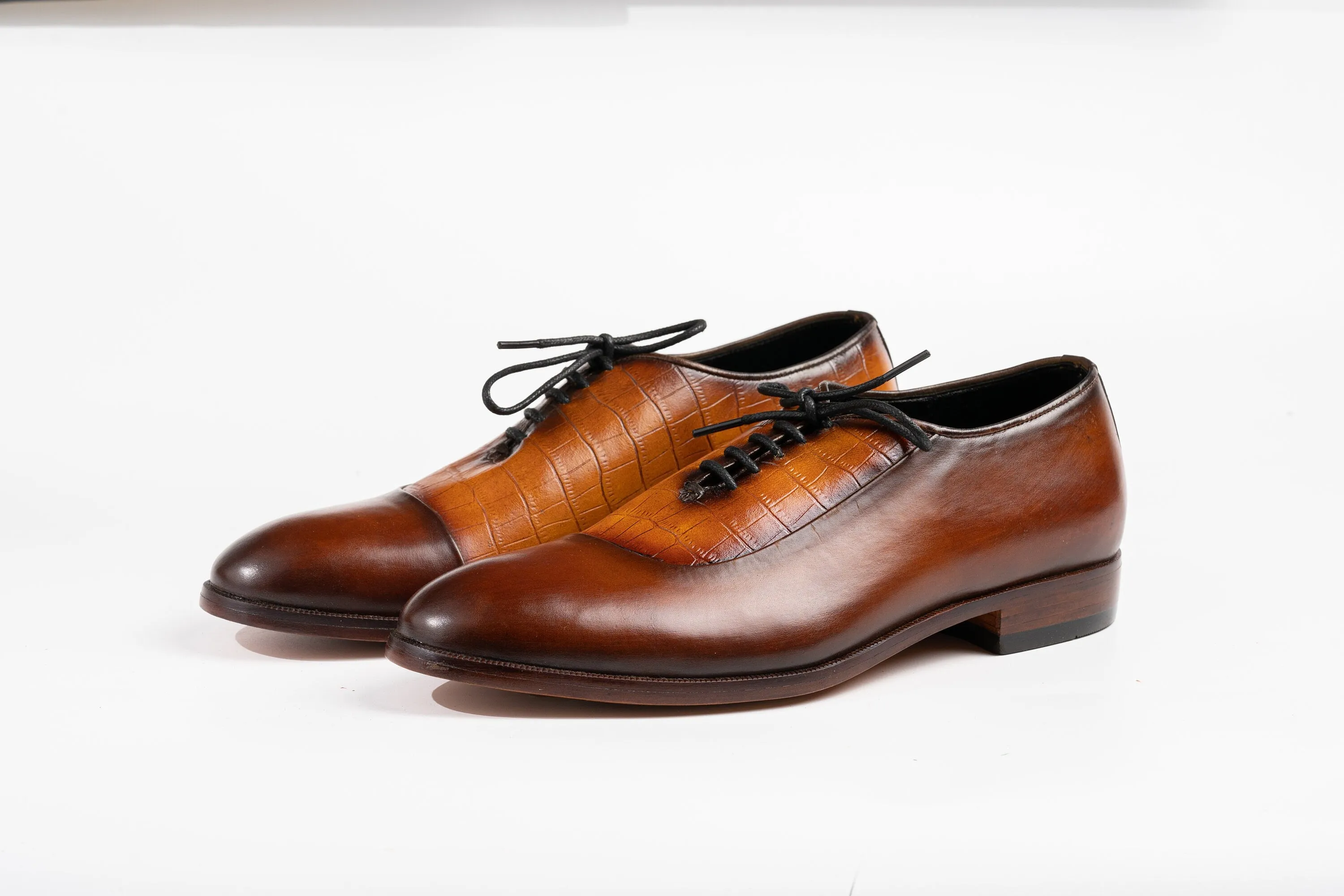 Real handmade Brown/Tan two toned Hand Dyed, Hand Stitched Oxford formal Shoes Made of full Grain Natural Crust leather With leather Sole