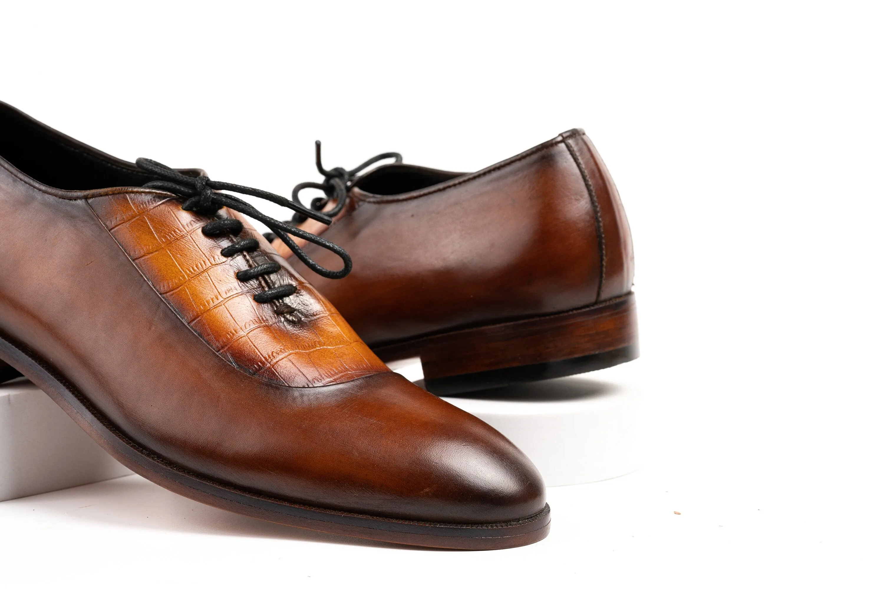 Real handmade Brown/Tan two toned Hand Dyed, Hand Stitched Oxford formal Shoes Made of full Grain Natural Crust leather With leather Sole