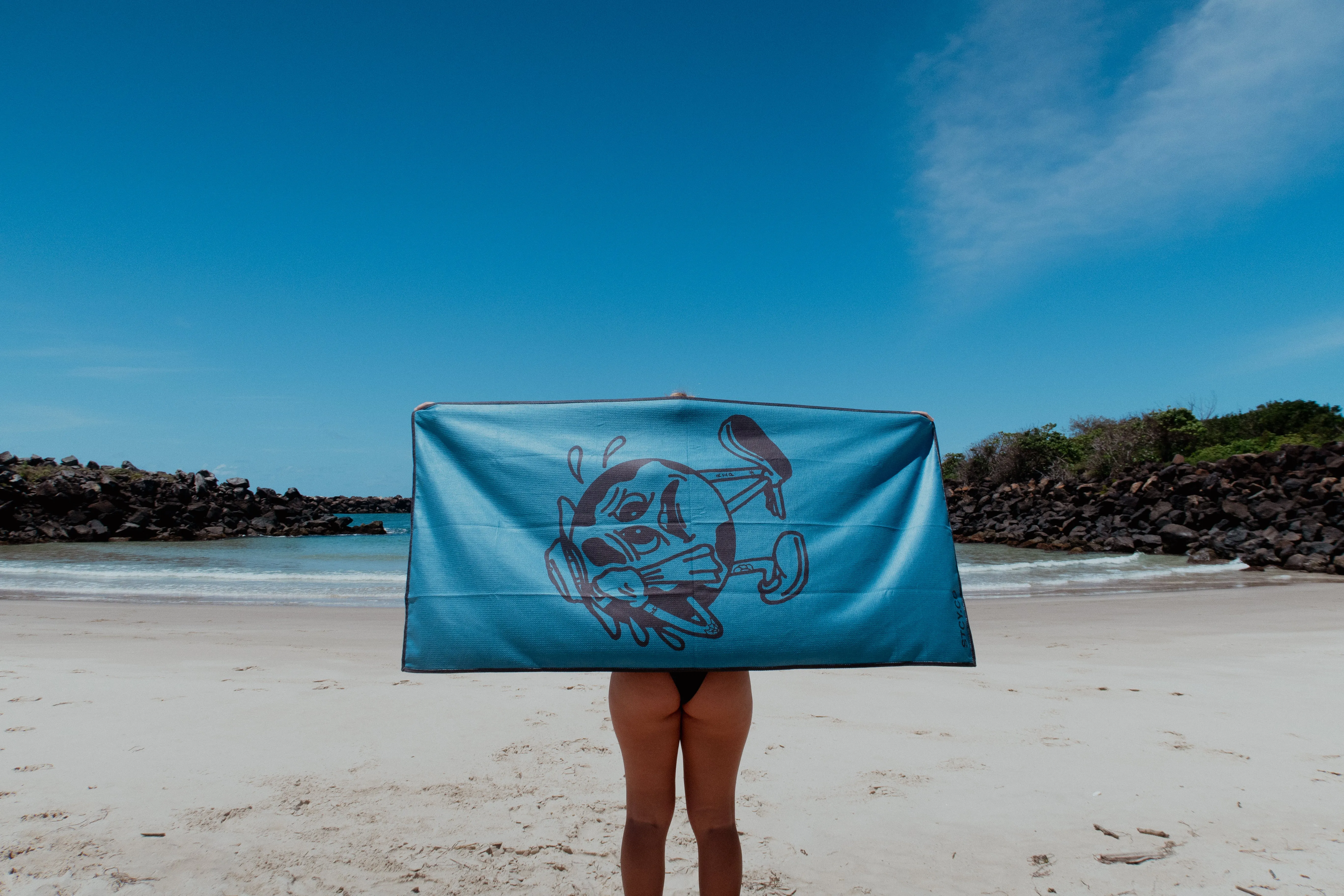 WARM WORLD BEACH TOWEL / STEEL BLUE